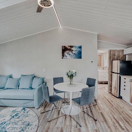 Modern & Cozy Stand-Alone Apartment - Perfect Stay ペインティド・ポスト エクステリア 写真