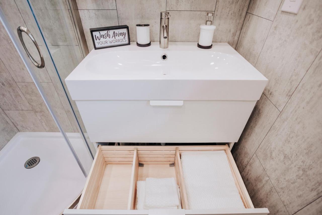 Modern & Cozy Stand-Alone Apartment - Perfect Stay ペインティド・ポスト エクステリア 写真